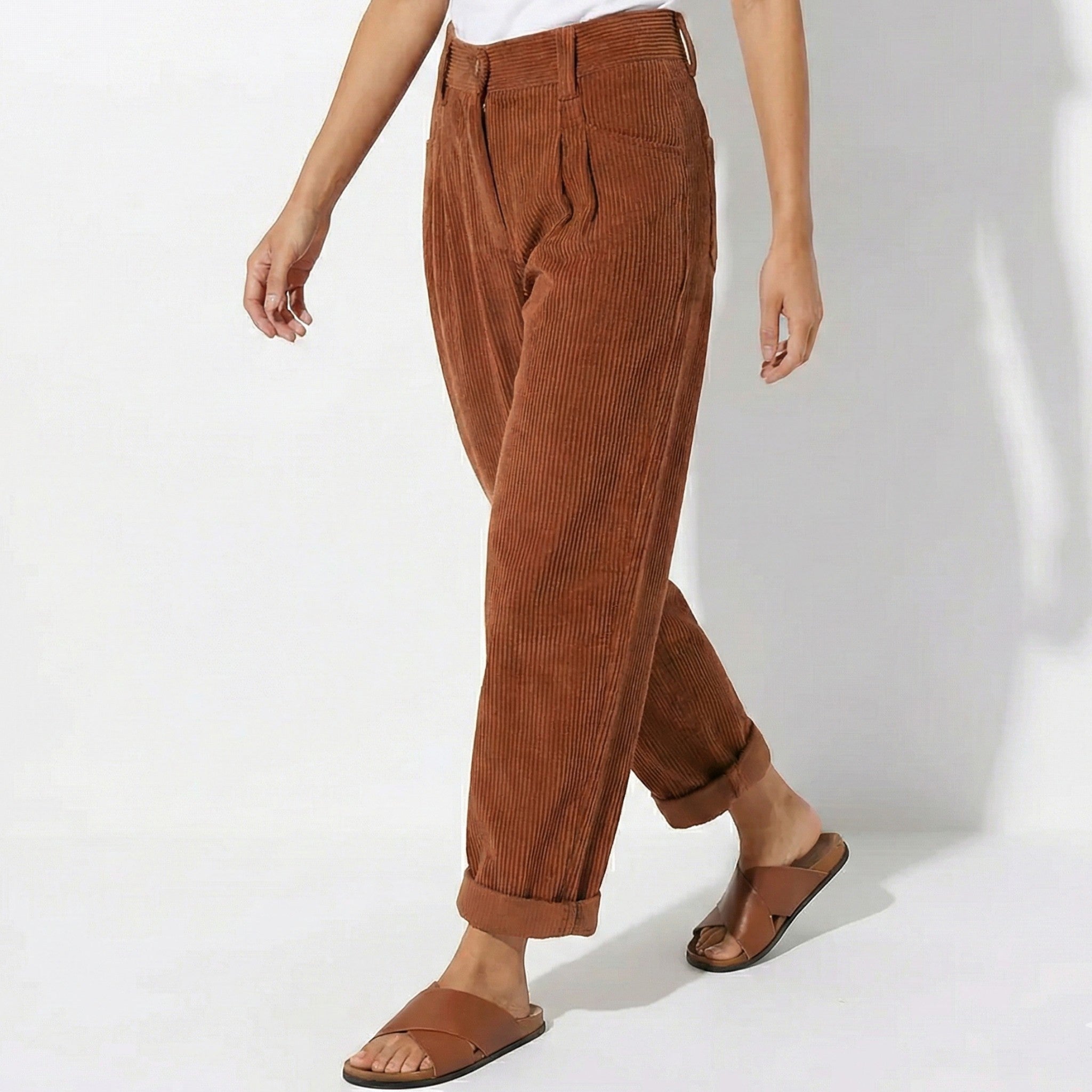 Beatrice - Women's High Waisted Corduroy Trousers - Trouser - Brown - Jones & Smith