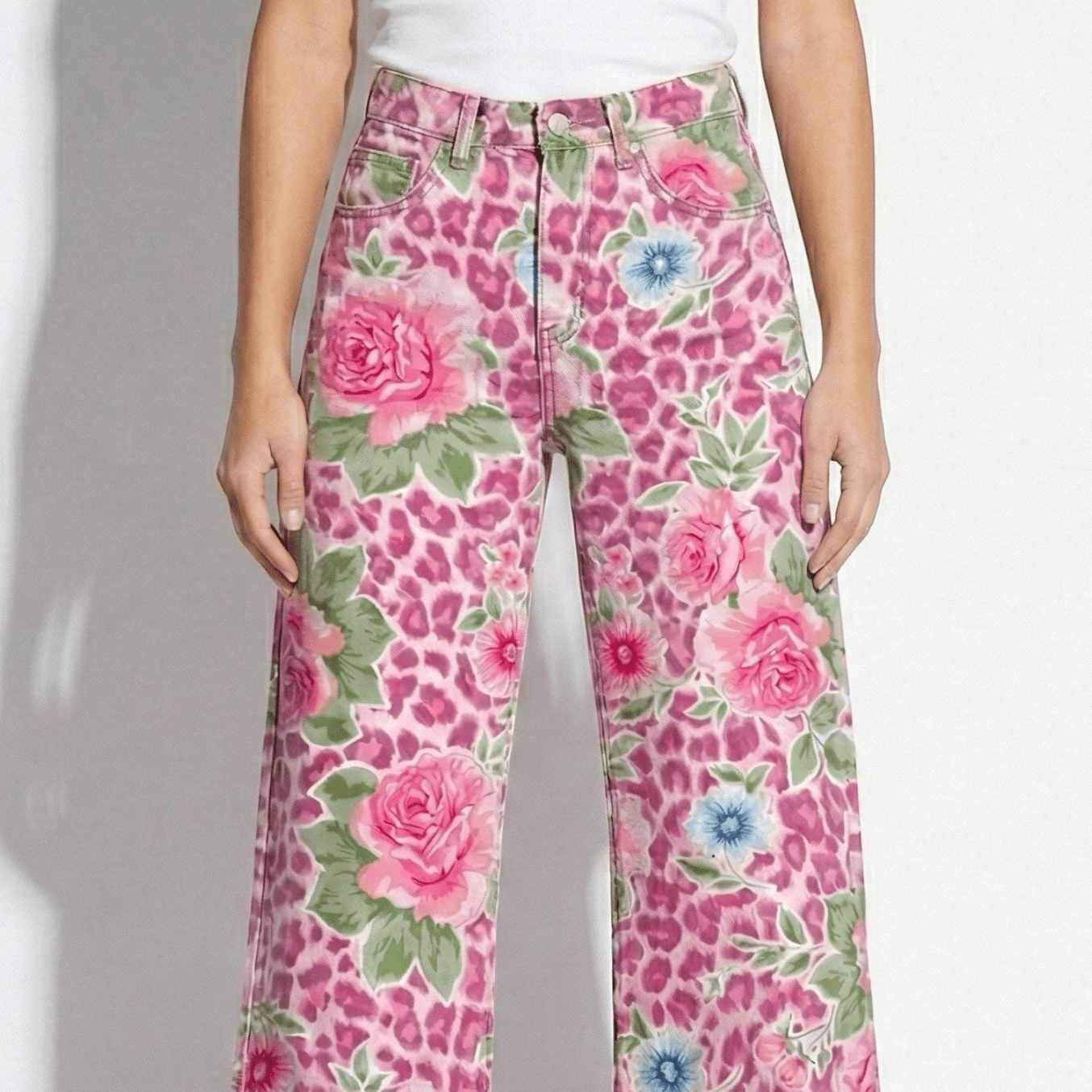 Daisy - Women's Baggy Jeans with Floral Pattern - Pants - Pink Floral - Jones & Smith