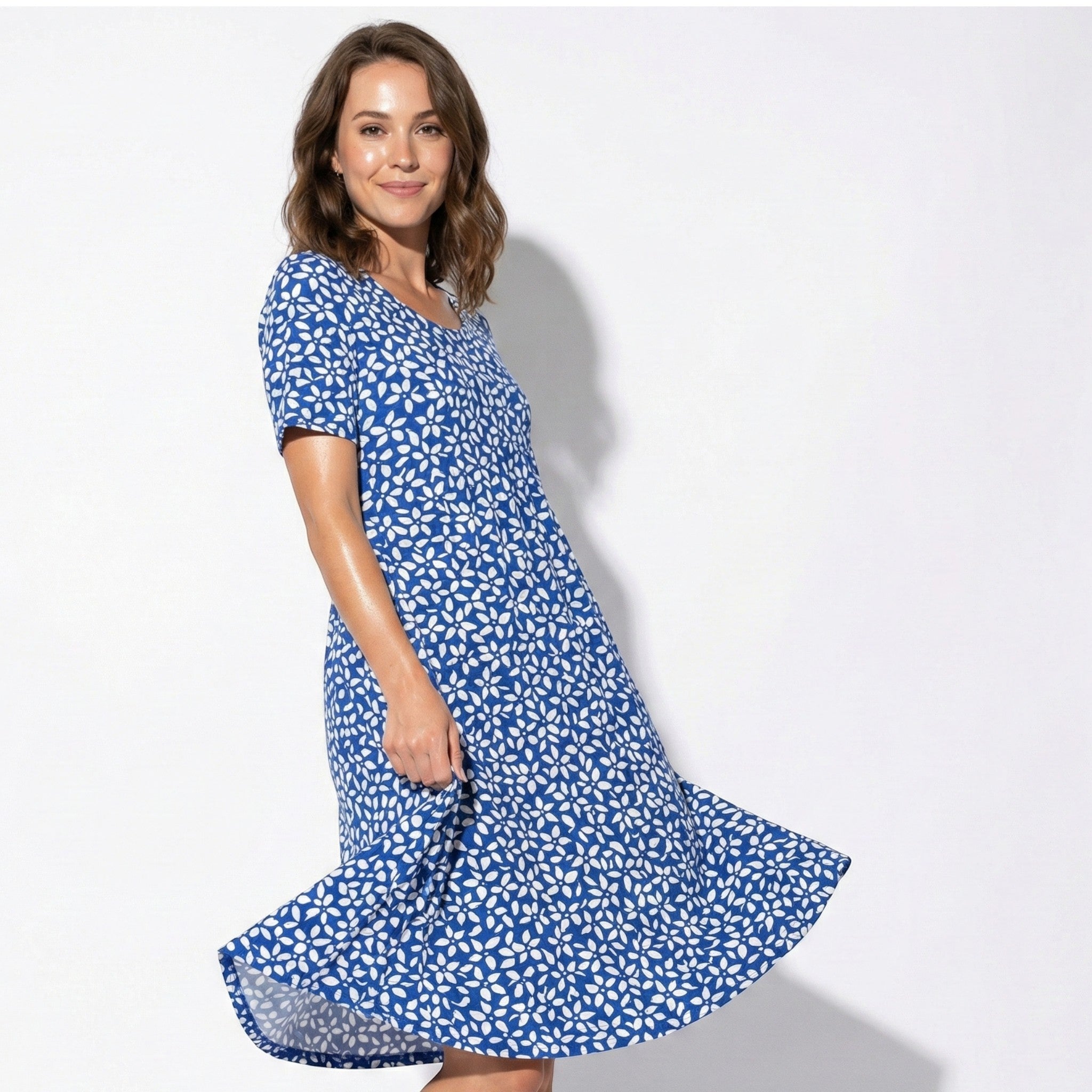 Daisy - Women's Floral Midi Dress with Short Sleeves - Dress - Blue with Flowers - Jones & Smith