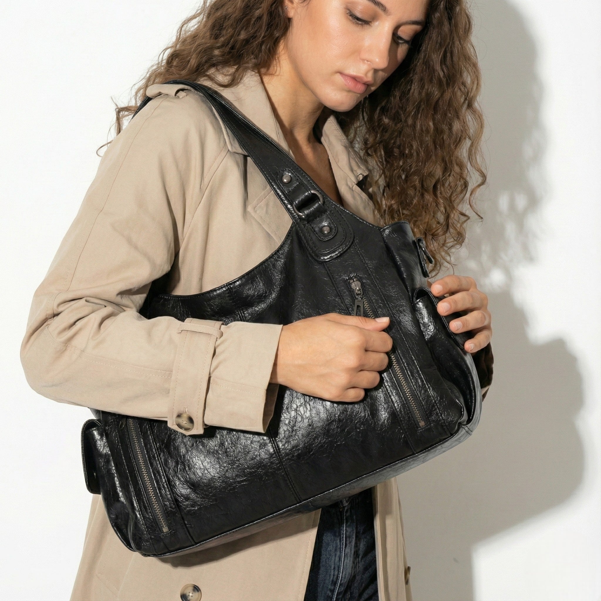 Mira – Women’s Leather Shoulder Bag - Shoulder Bag - Black - Jones & Smith