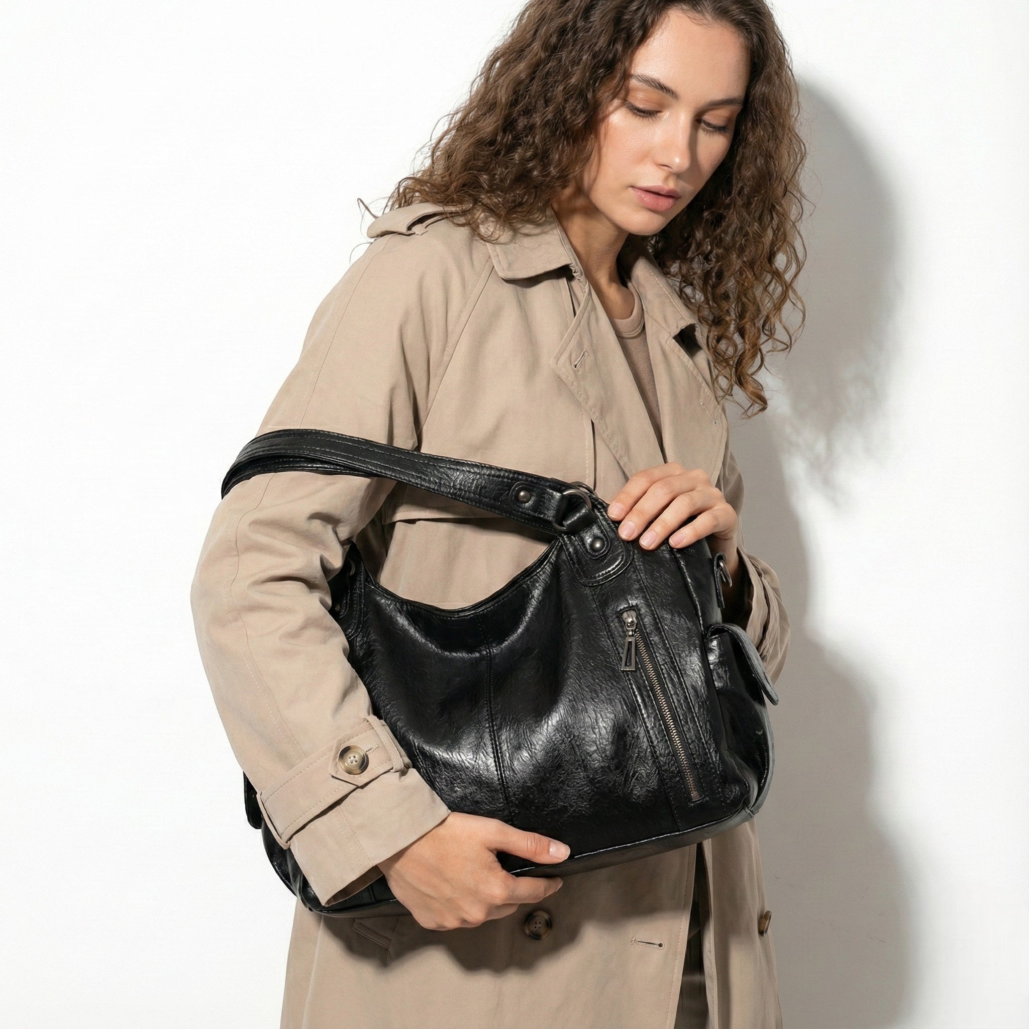 Mira – Women’s Leather Shoulder Bag - Shoulder Bag - Black - Jones & Smith