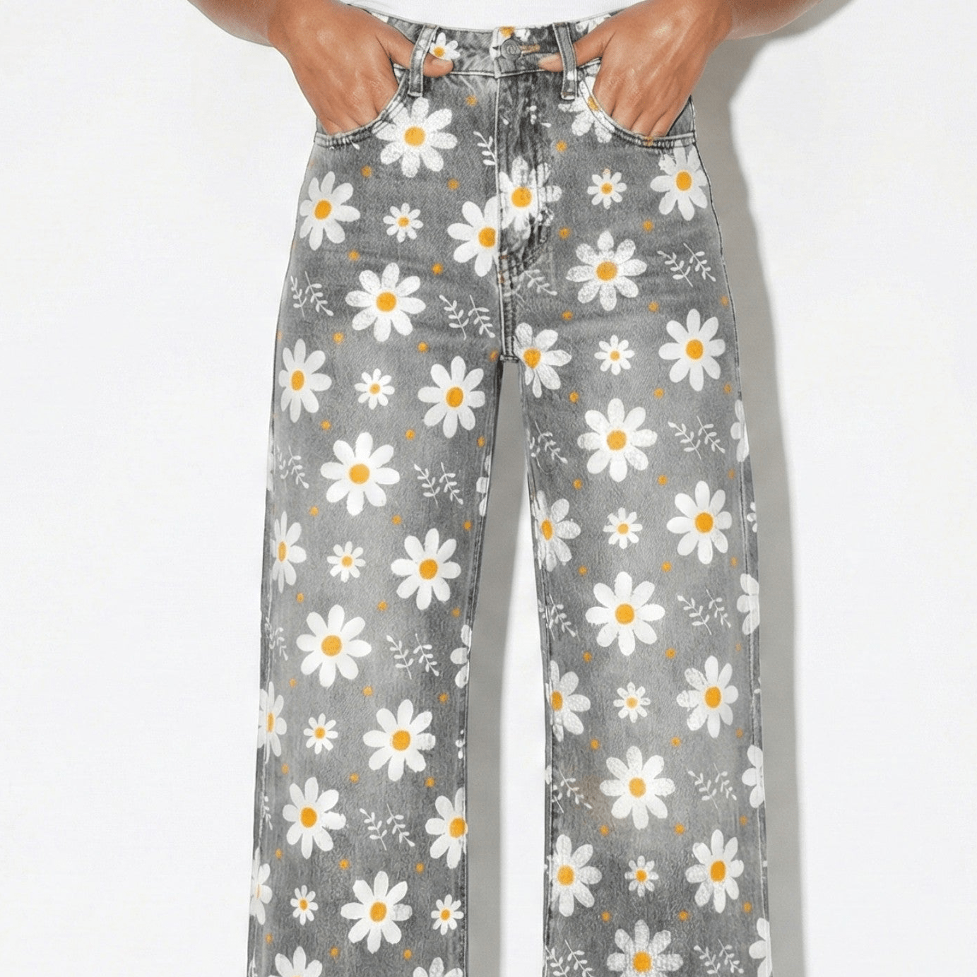 Daisy - Women's Baggy Jeans with Floral Pattern - Pants - White Floral - Jones & Smith
