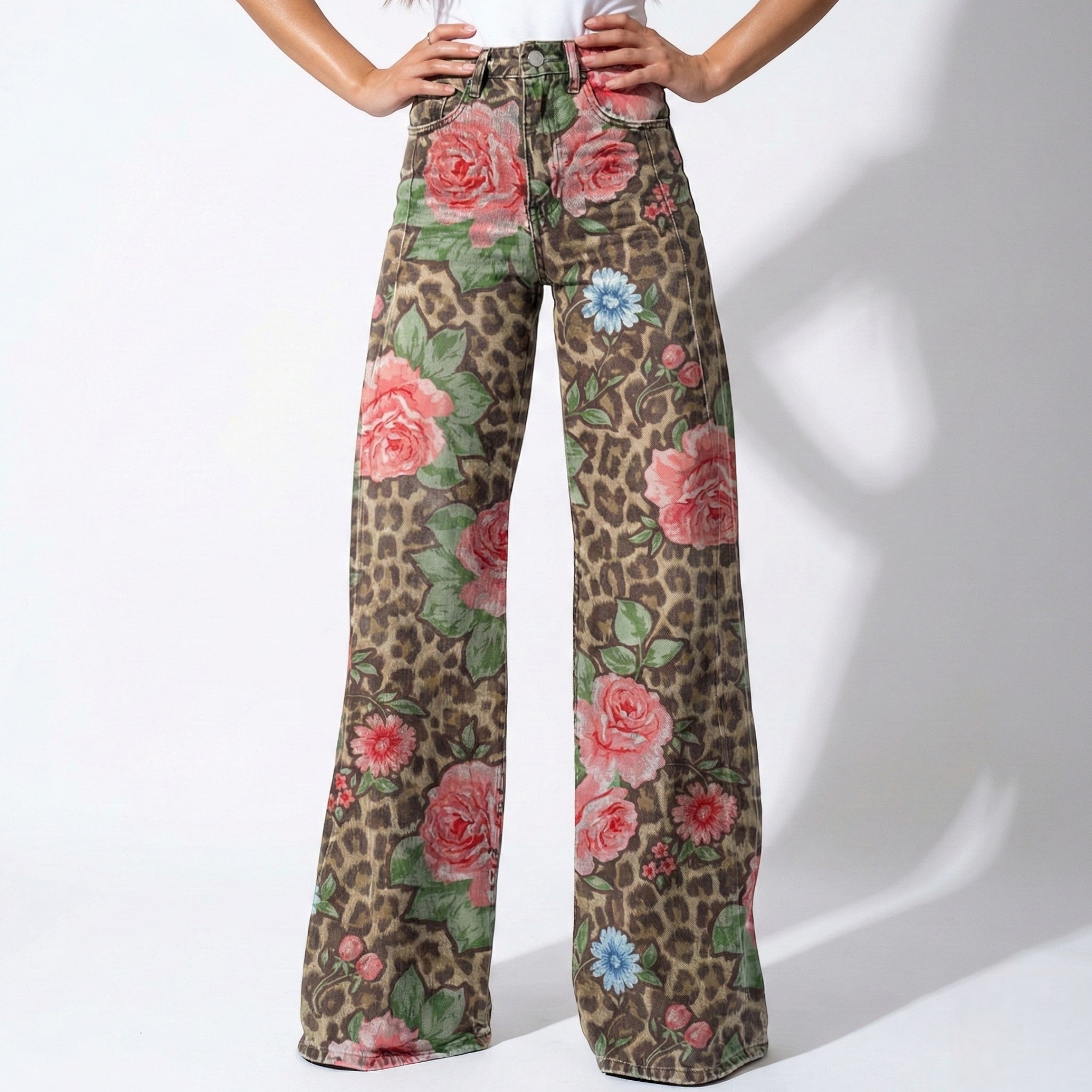 Daisy - Women's Baggy Jeans with Floral Pattern - Pants - Pink & Leopard - Jones & Smith
