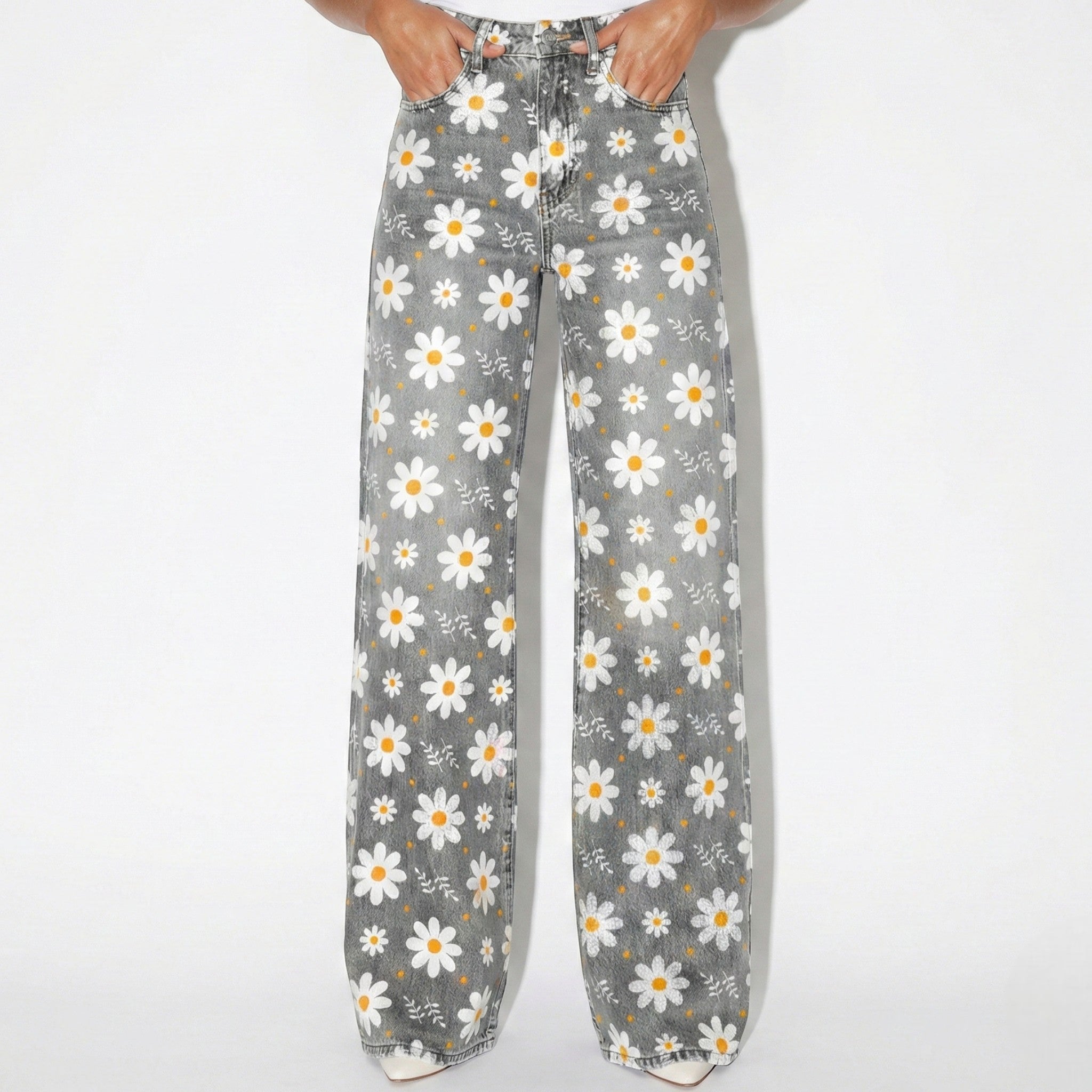 Daisy - Women's Baggy Jeans with Floral Pattern - Pants - White Floral - Jones & Smith