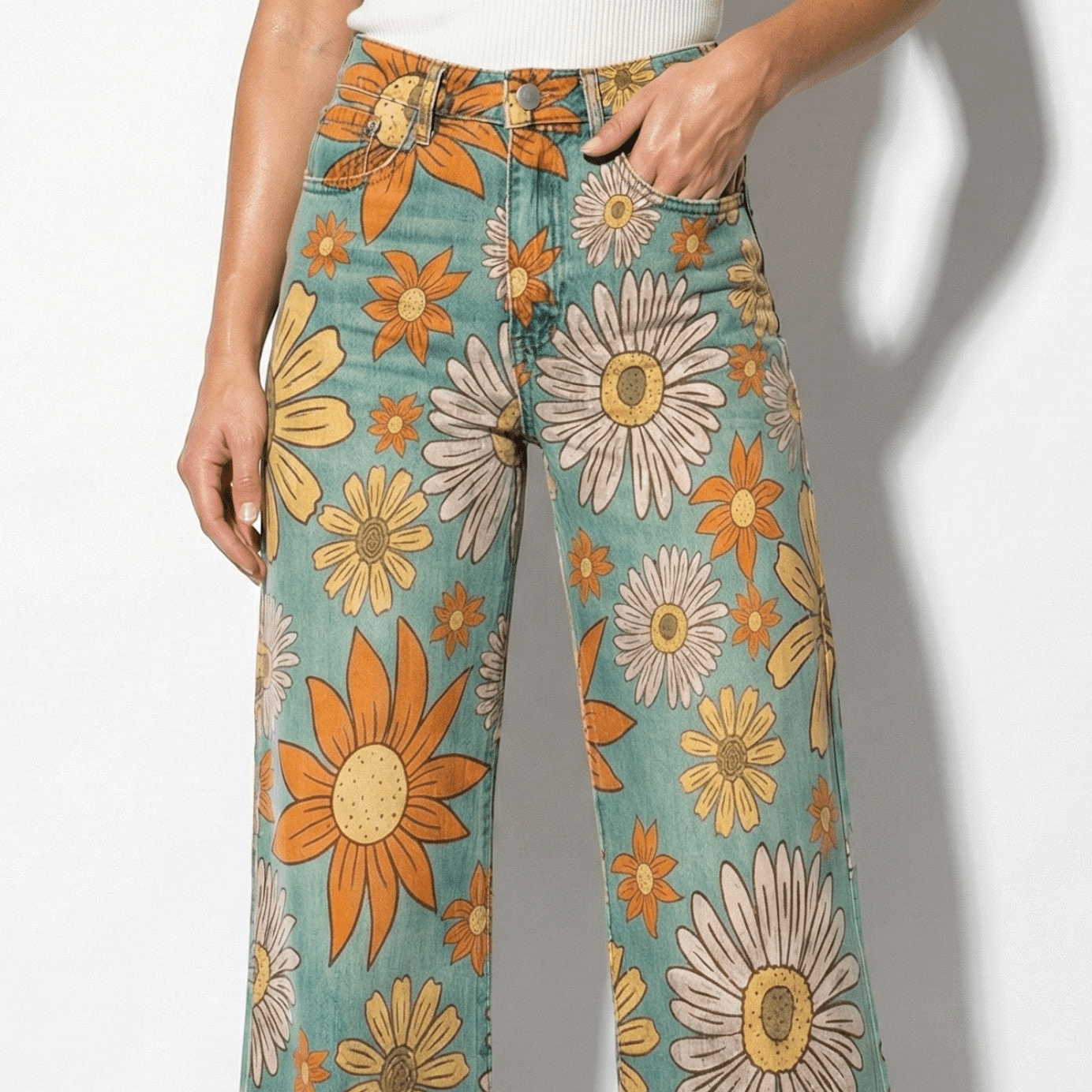 Daisy - Women's Baggy Jeans with Floral Pattern - Pants - Blossom - Jones & Smith