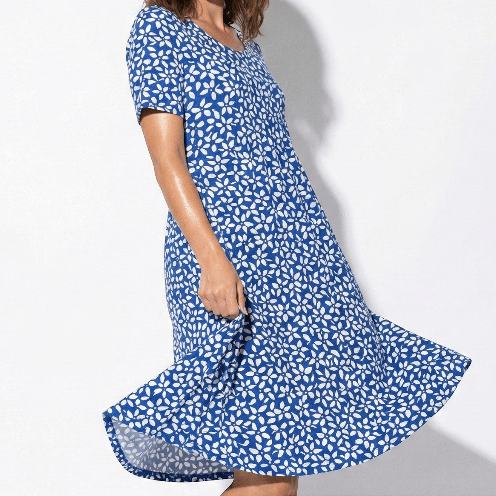 Daisy - Women's Floral Midi Dress with Short Sleeves - Dress - Blue with Flowers - Jones & Smith