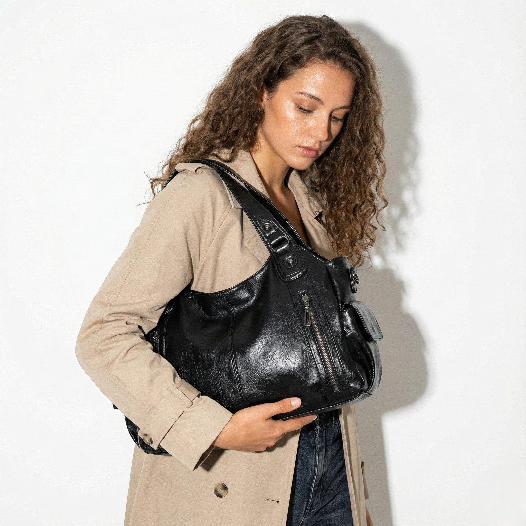 Mira – Women’s Leather Shoulder Bag - Shoulder Bag - Black - Jones & Smith