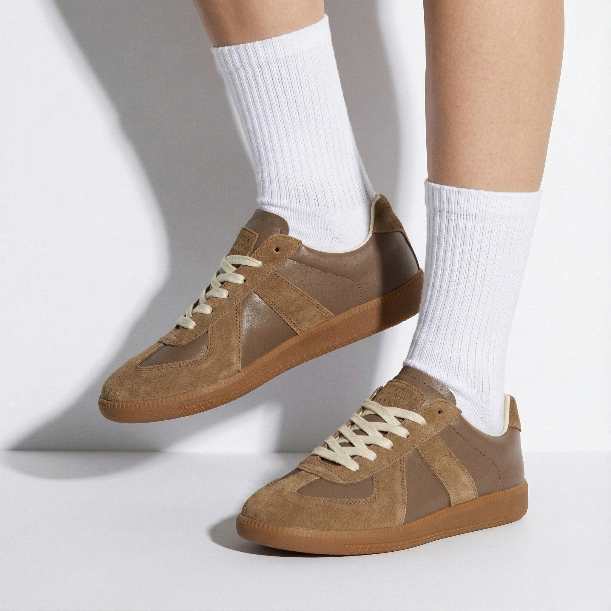 Simon – Retro Casual Shoes with Thick Soles - Sneakers - Brown - Jones & Smith